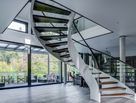 Bogentreppe freitragend Holztreppe rund