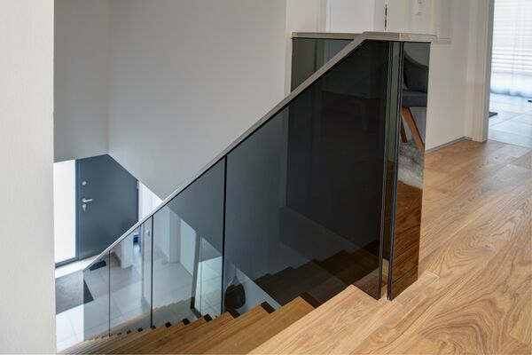 Rauchglas-Treppengeländer Faltwerktreppe Stockwerk-Treppen